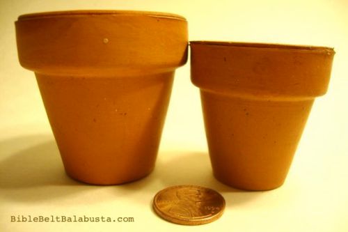 Two sizes of mini terracotta pots. Instant portion-control.