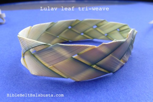 a braid with 3 leaflets